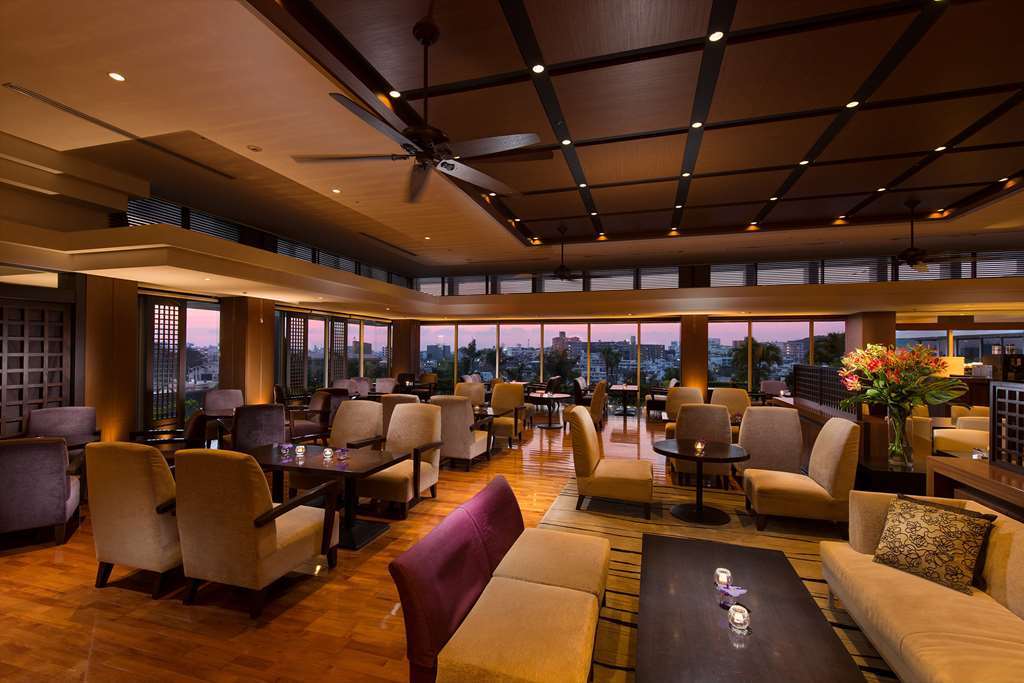 Doubletree By Hilton Naha Hotel Restaurante foto